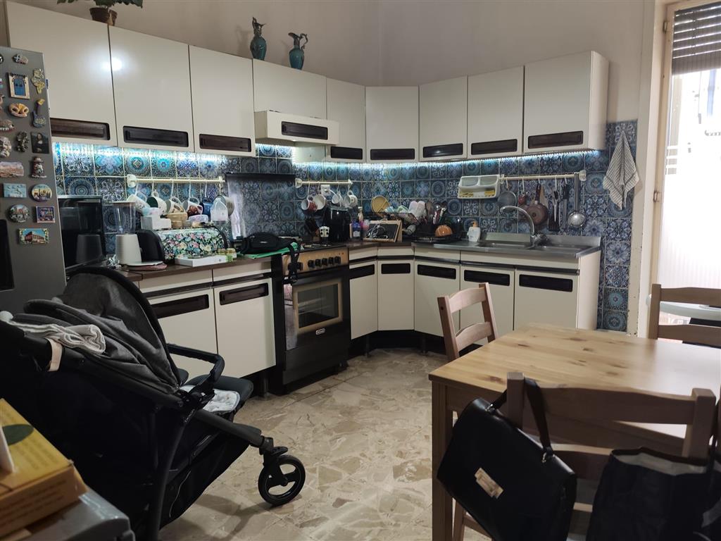 Appartamento da ristrutturare in via sant'angelo fulci catania, Catania