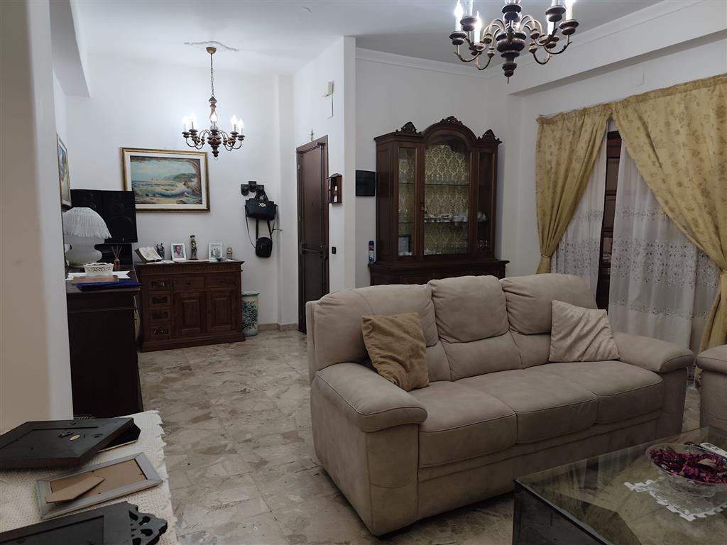 Appartamento con terrazzo in via spina, Catania