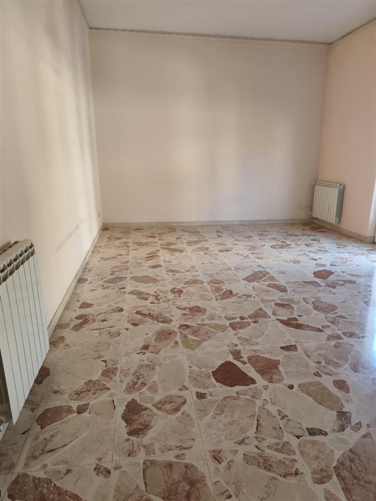 Appartamento con box in via cali, Valverde