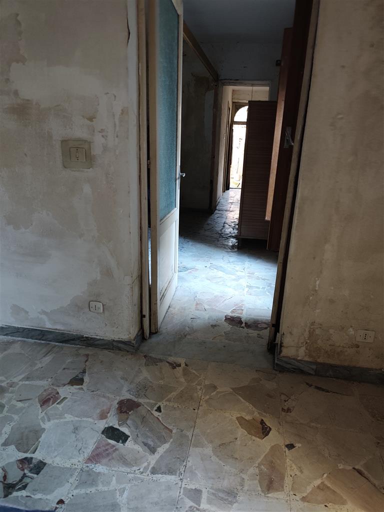 Casa indipendente da ristrutturare in via carcara, Aci Sant'Antonio