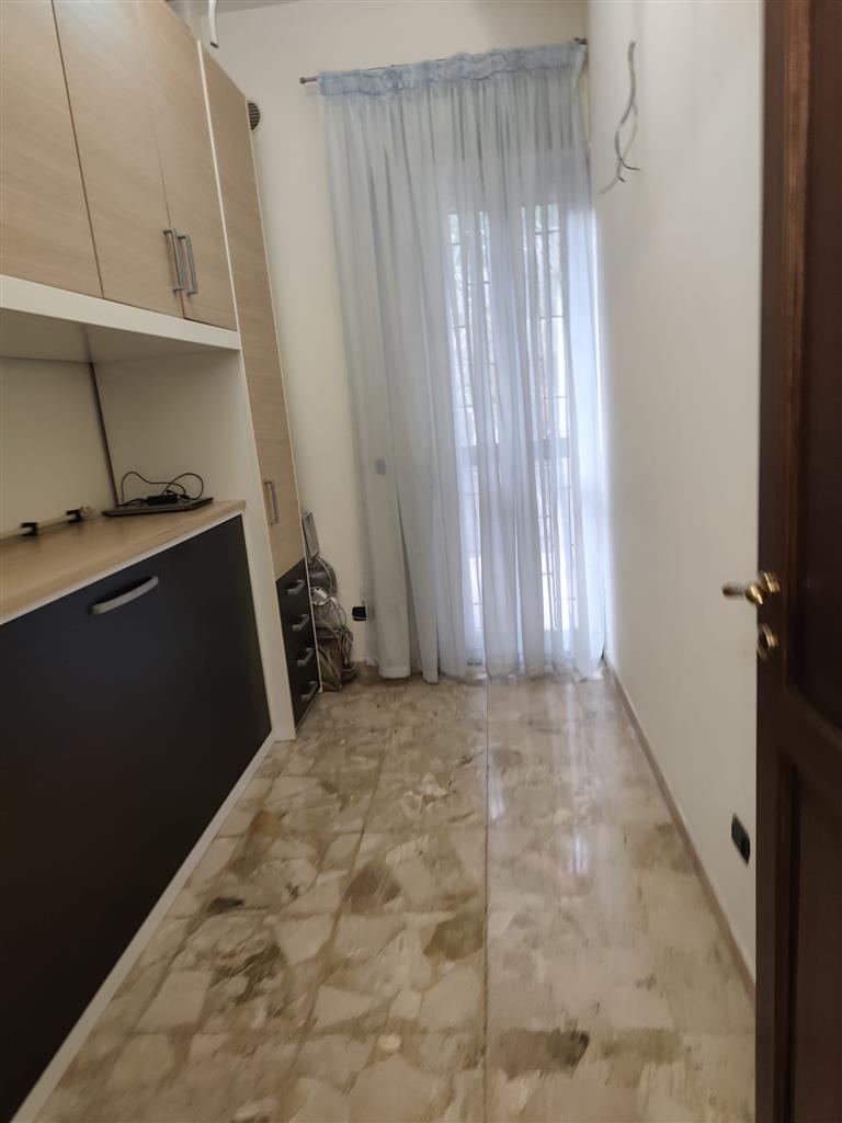 Appartamento con terrazzo in via spina, Catania