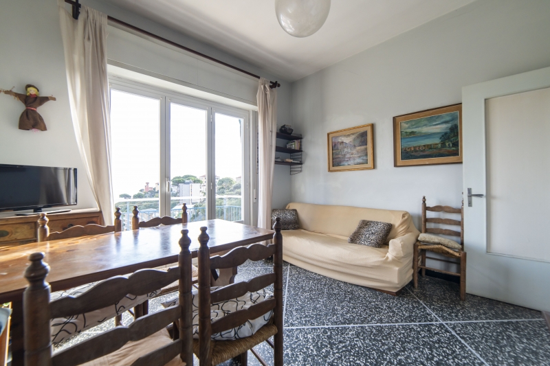 Trilocale con terrazzo a Celle Ligure