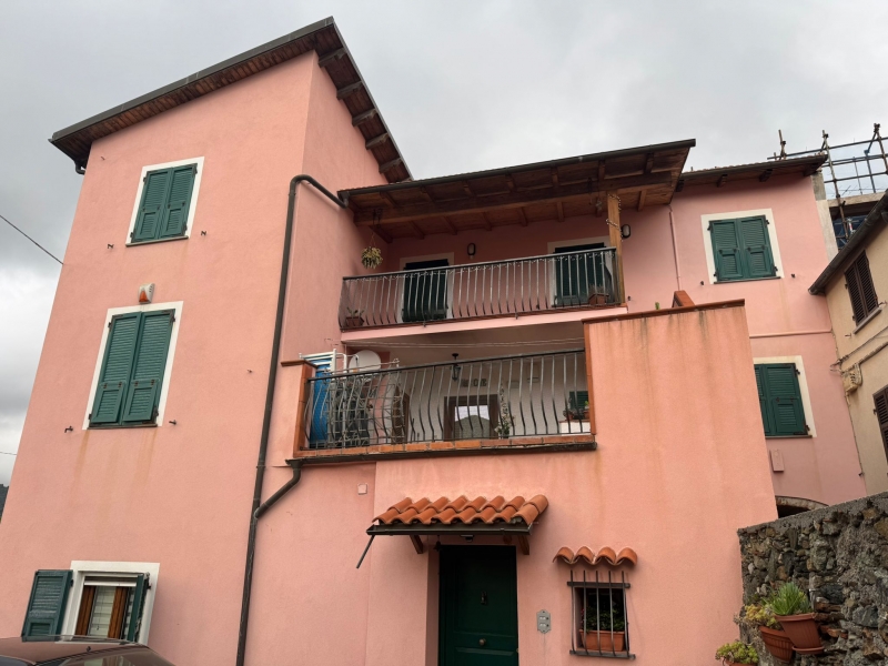 Appartamento con terrazzo a Celle Ligure