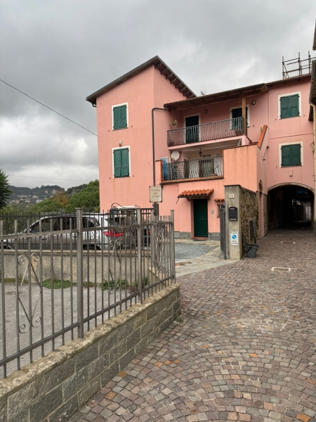 Appartamento con terrazzo a Celle Ligure