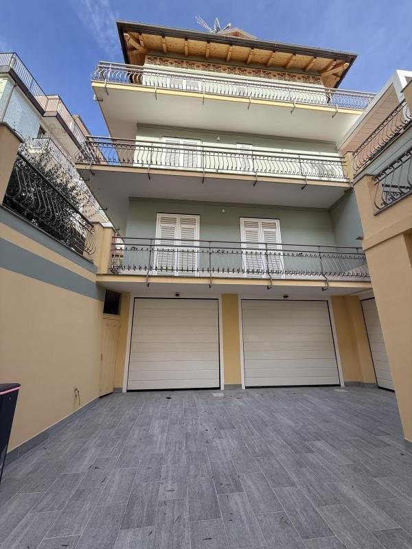 Quadrilocale con giardino a Celle Ligure