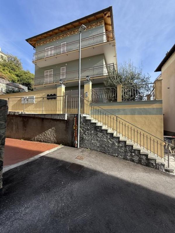 Quadrilocale con giardino a Celle Ligure