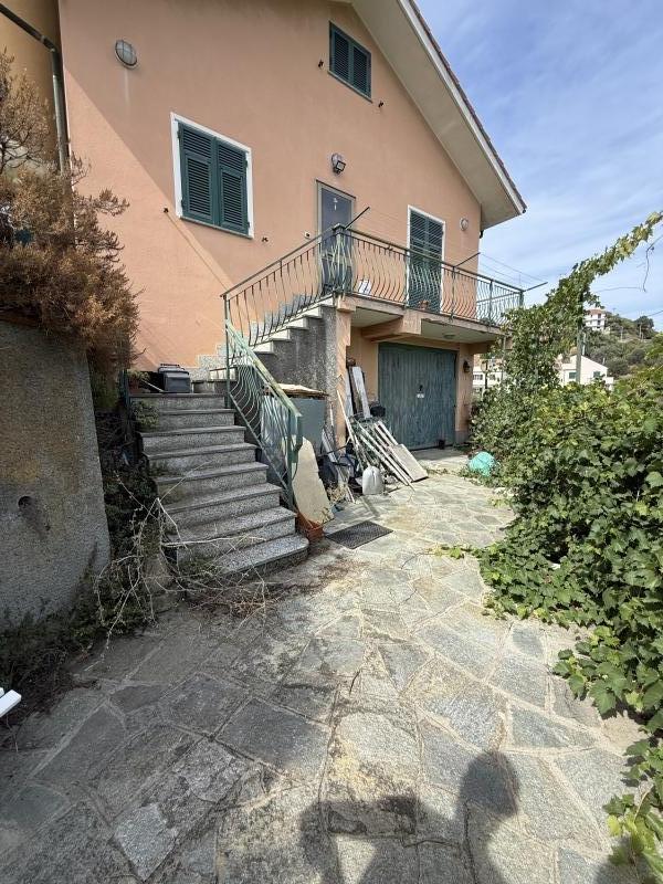 Villa con giardino a Celle Ligure