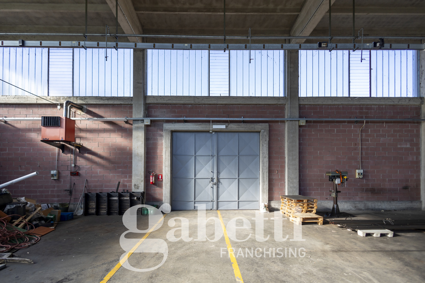 Capannone con box a Cumiana