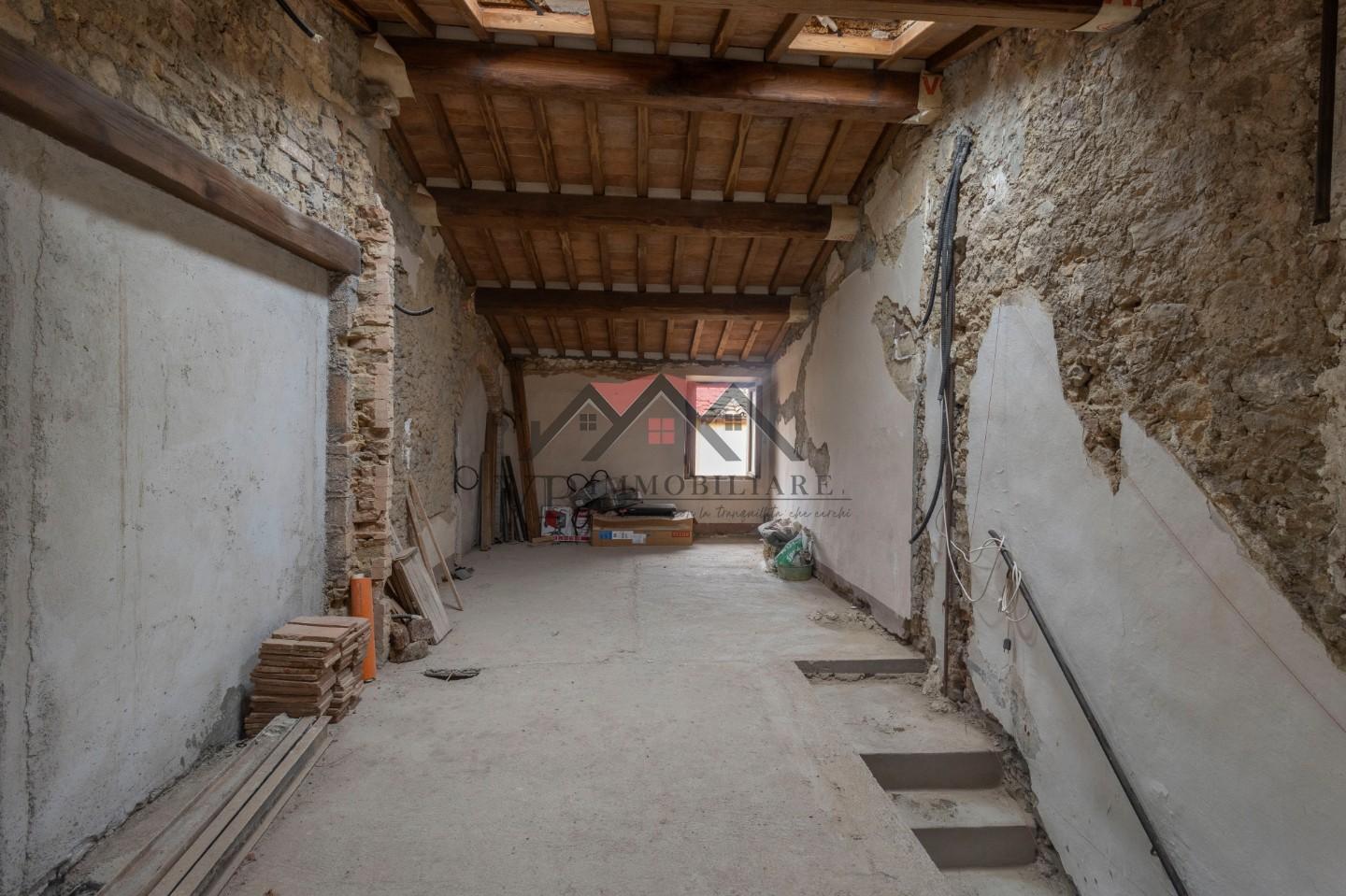 Casa indipendente da ristrutturare a Volterra