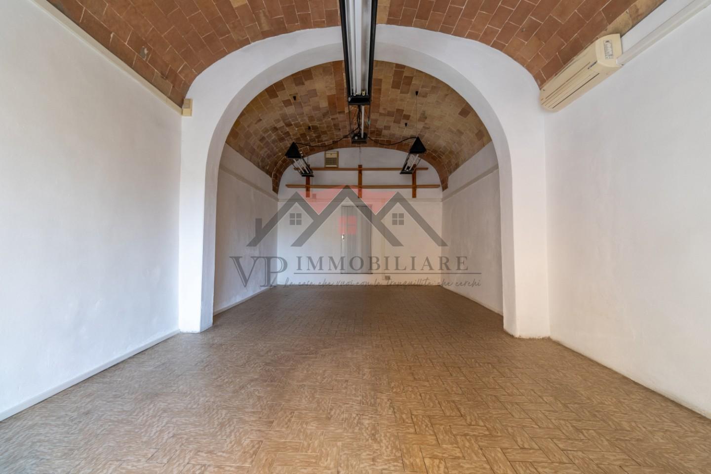 Locale commerciale in vendita a Pomarance