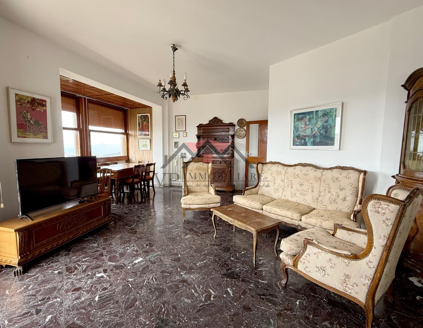 Appartamento con terrazzi, Pomarance larderello