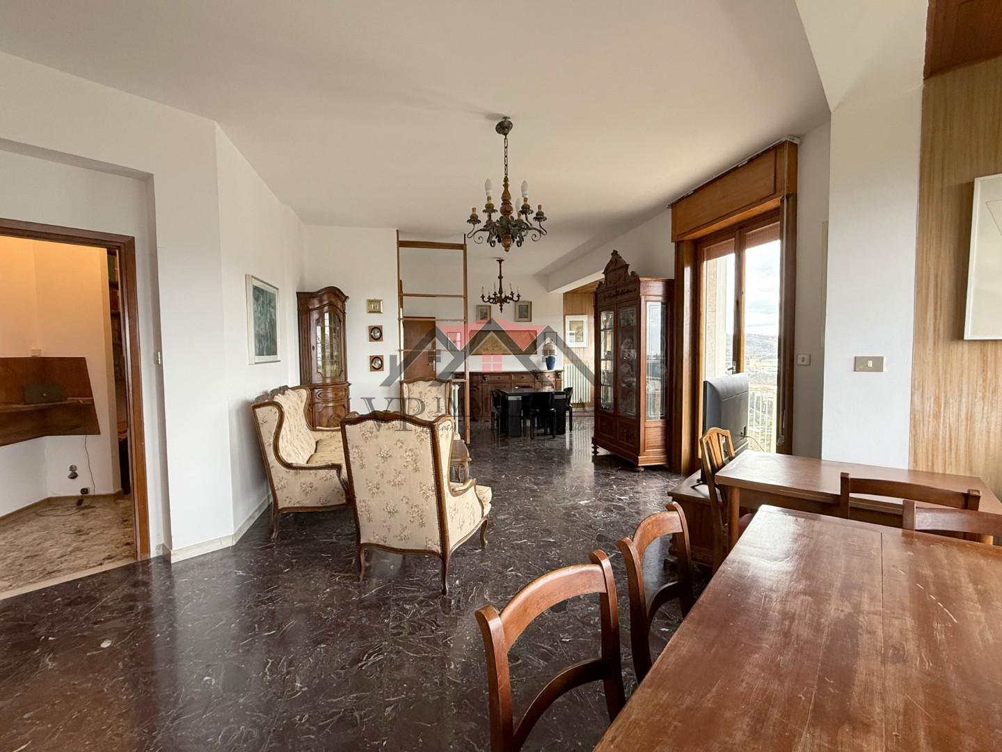 Appartamento con terrazzi, Pomarance larderello