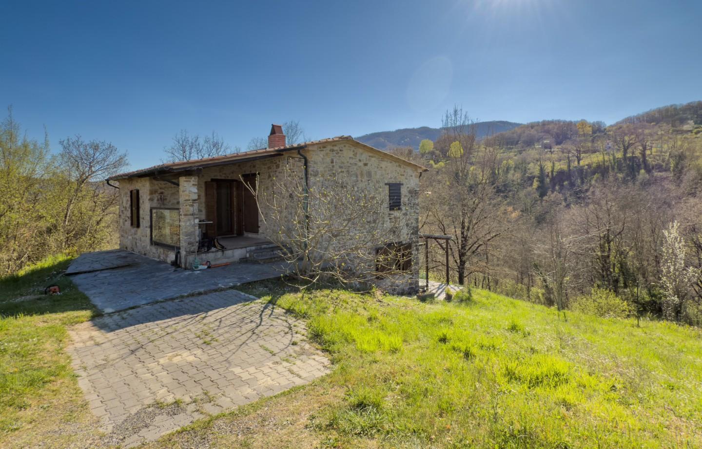 Casa indipendente con giardino a Castelnuovo di Val di Cecina