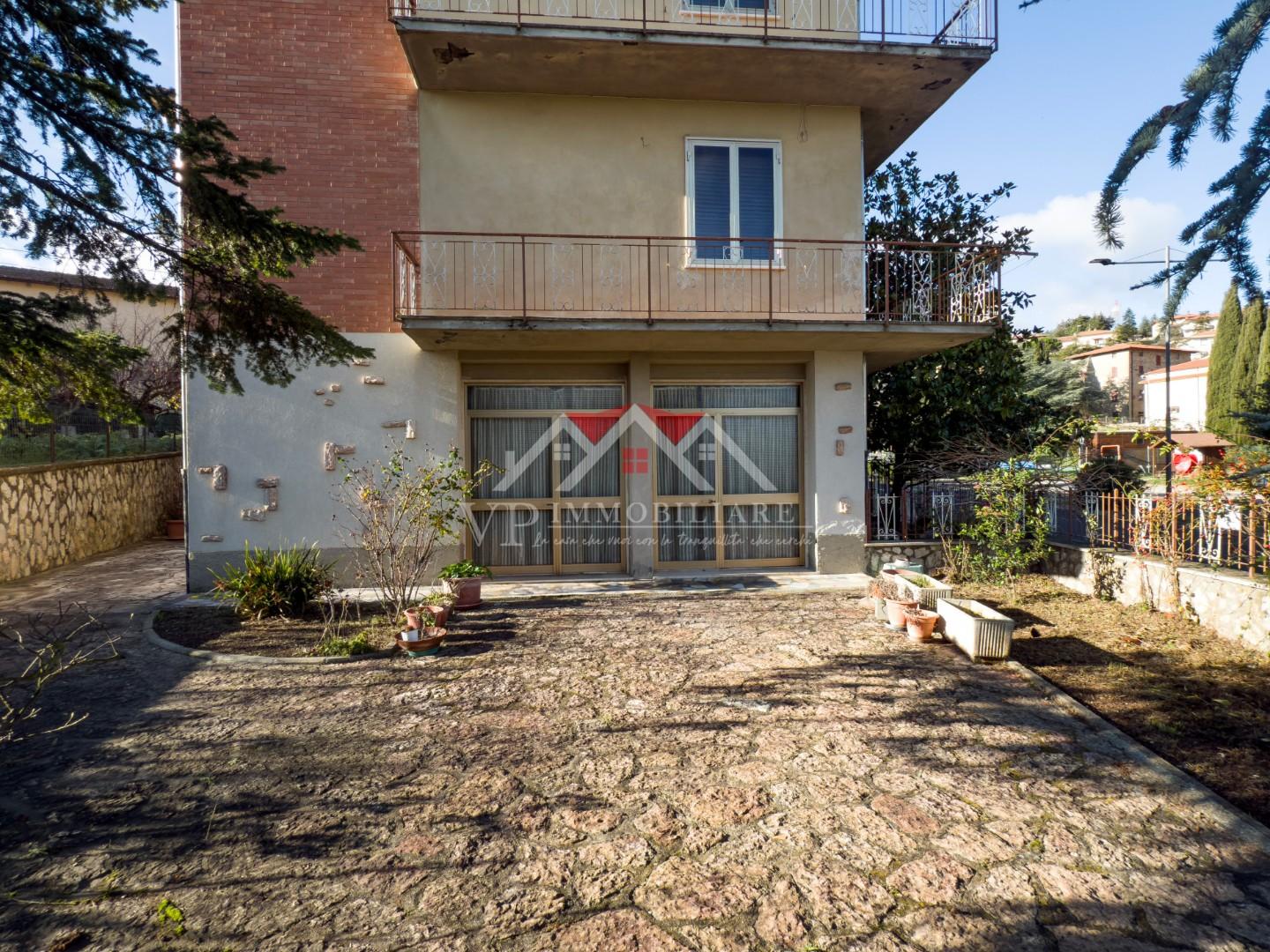 Villa Bifamiliare con giardino a Castelnuovo di Val di Cecina