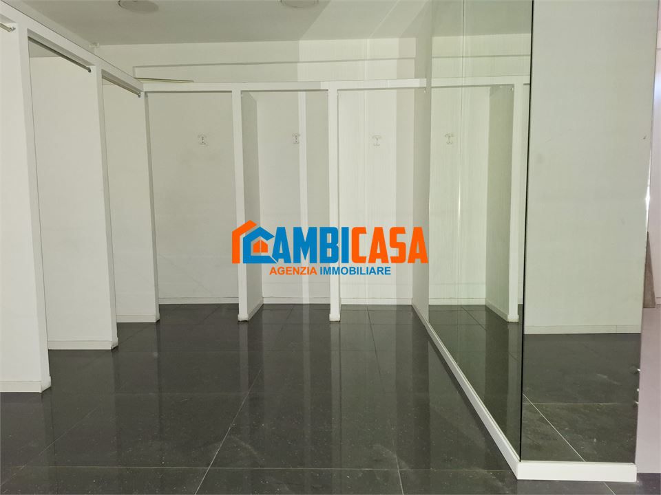 Locale commerciale in vendita a Palermo