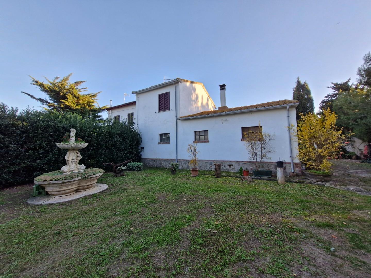 Casa indipendente con giardino a Piombino