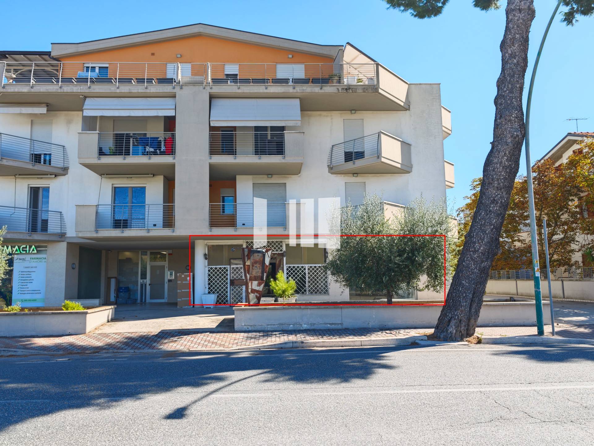Locale commerciale in affitto a Roseto degli Abruzzi