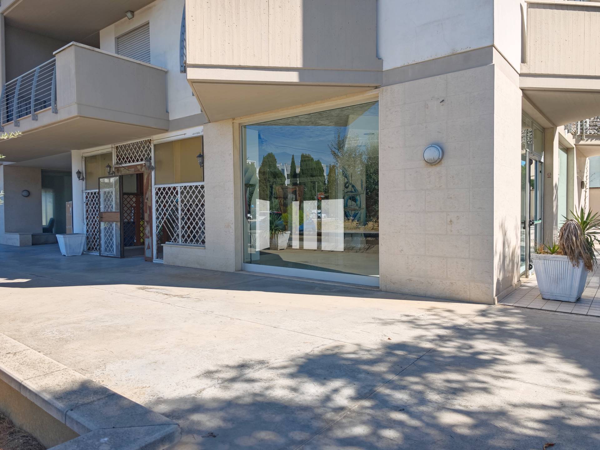 Locale commerciale in affitto a Roseto degli Abruzzi