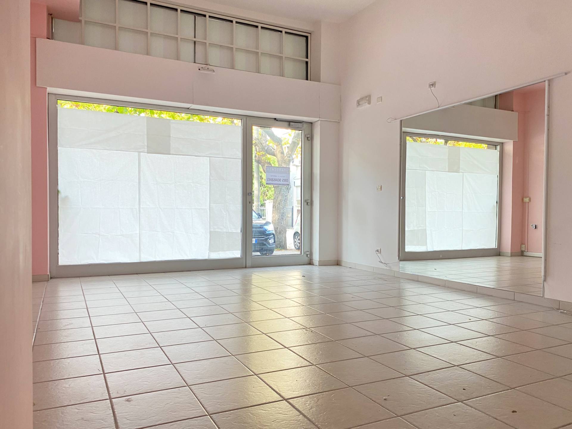 Locale commerciale in affitto a Giulianova, Giulianova Lido