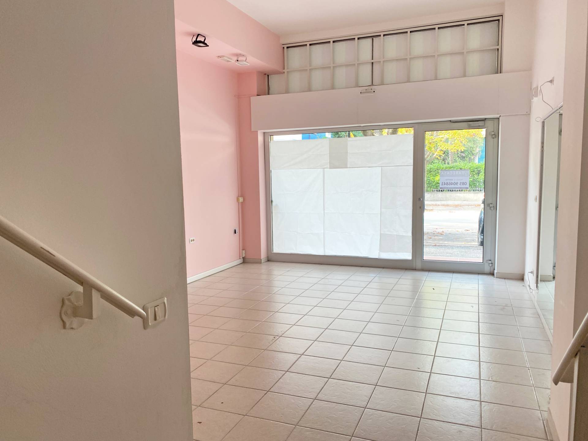 Locale commerciale in affitto a Giulianova, Giulianova Lido