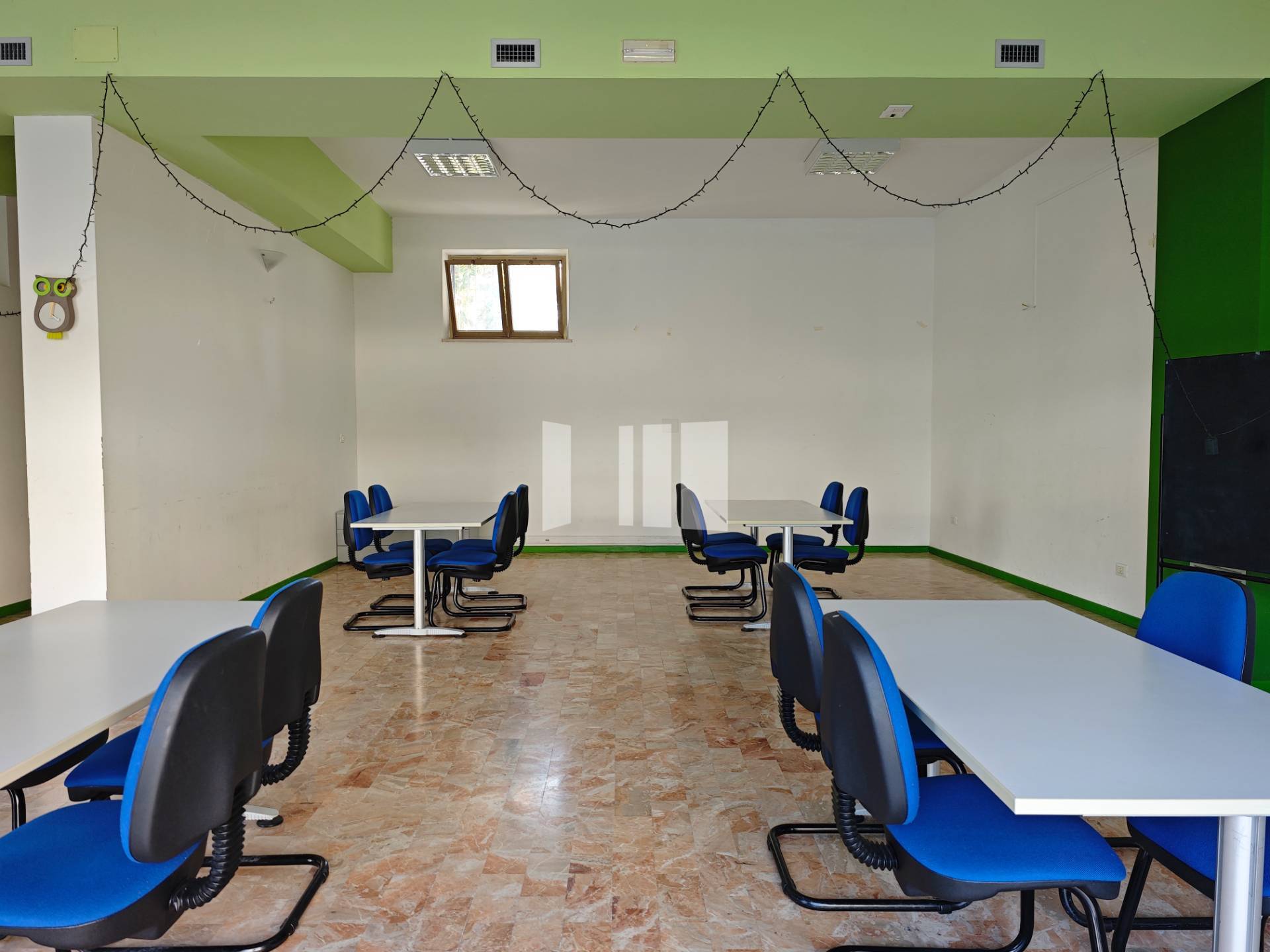 Locale commerciale in vendita a Giulianova, Giulianova Lido