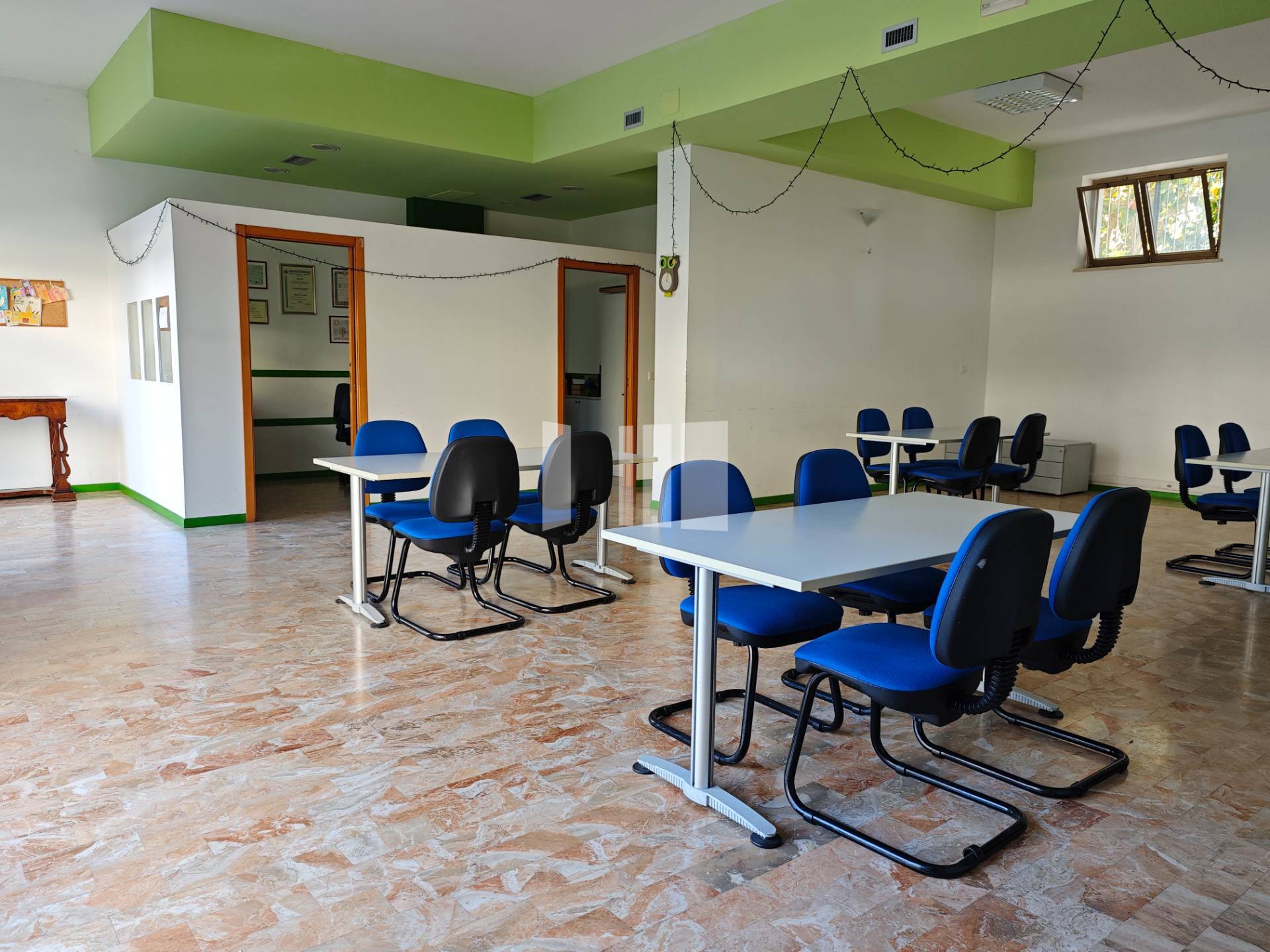 Locale commerciale in vendita a Giulianova, Giulianova Lido