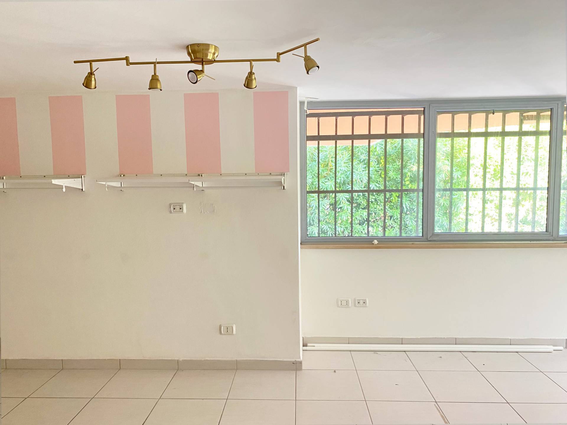 Locale commerciale in affitto a Giulianova, Giulianova Lido