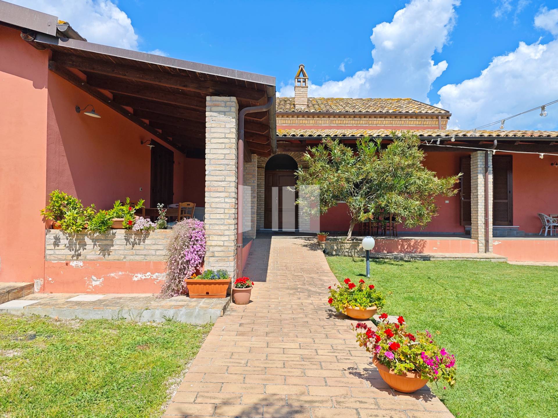 Villa in vendita a Roseto degli Abruzzi, Cologna Paese