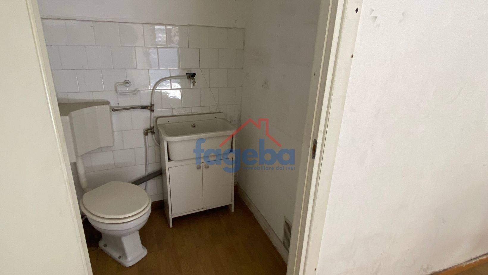 Locale commerciale in affitto a Trani, CENTRO