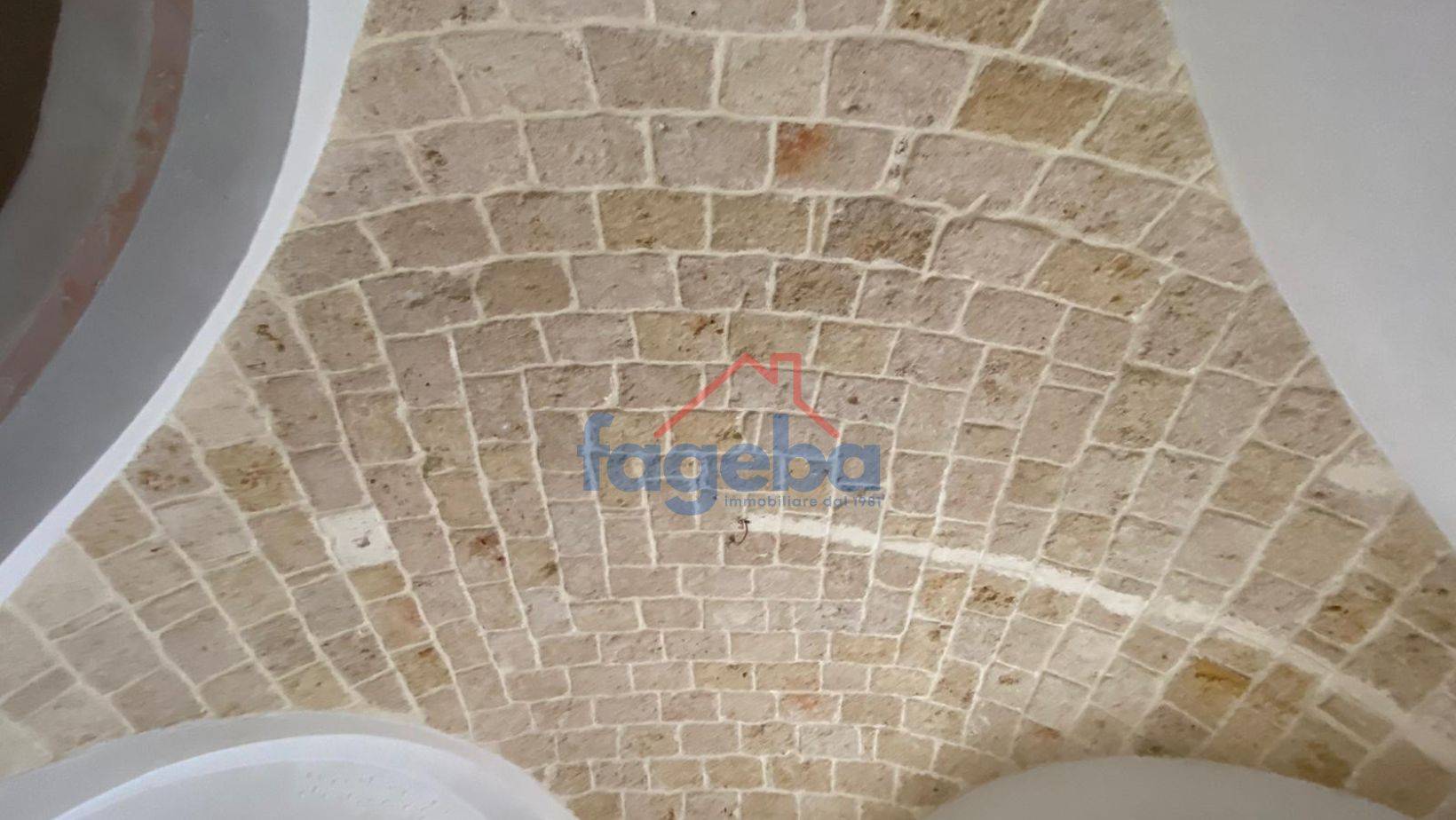 Locale commerciale in affitto a Trani, CENTRO