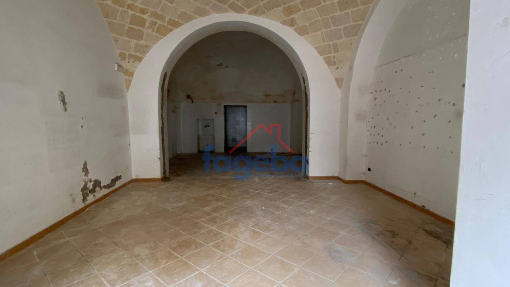 Locale commerciale in affitto a Trani, CENTRO