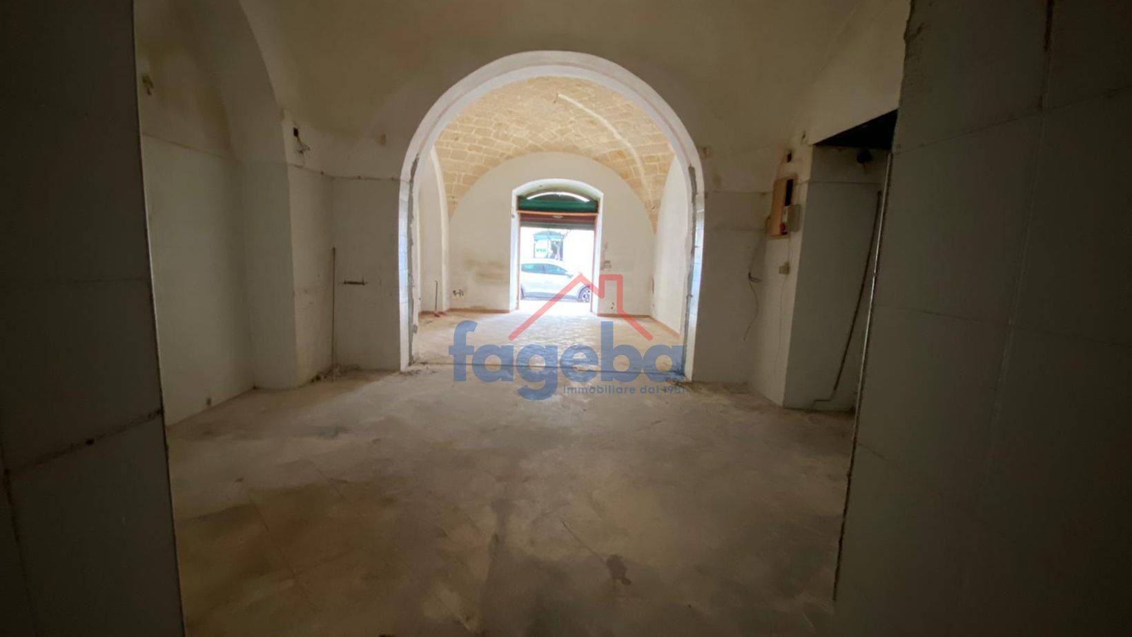 Locale commerciale in affitto a Trani, CENTRO