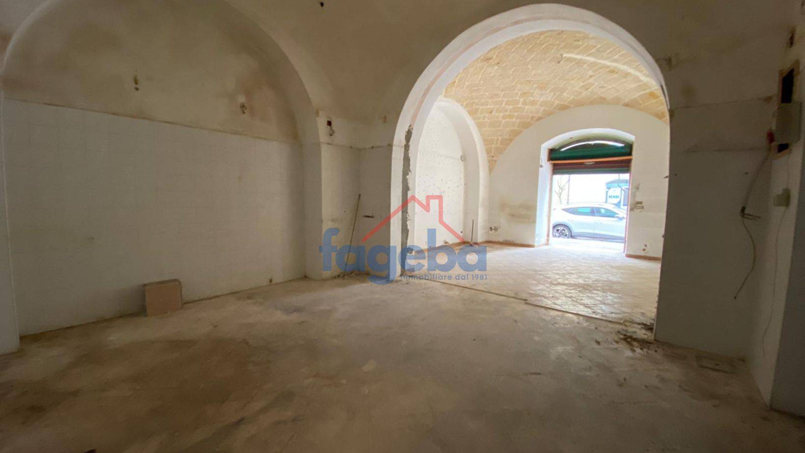 Locale commerciale in affitto a Trani, CENTRO