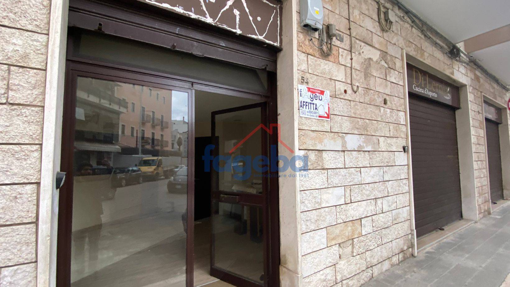 Locale commerciale in affitto a Trani, CENTRO