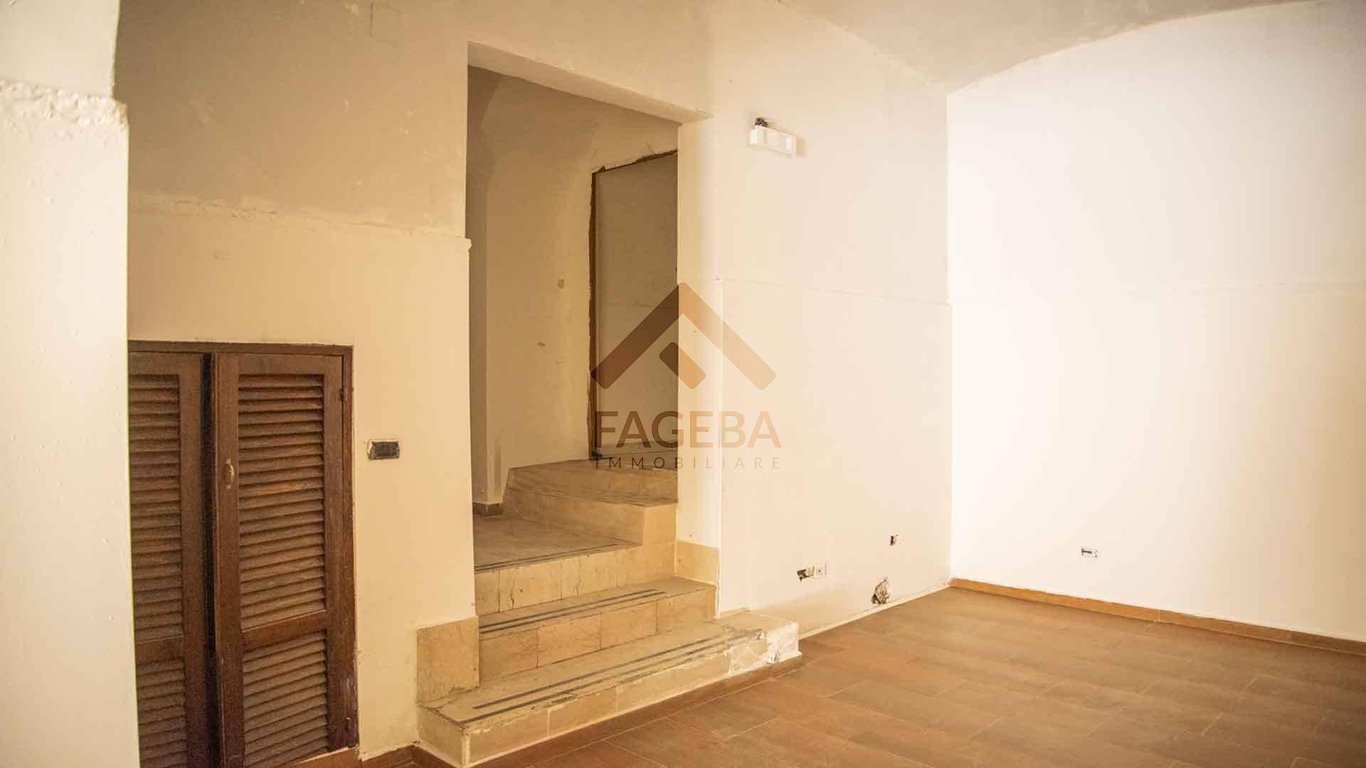 Locale commerciale in affitto a Trani, CENTRO