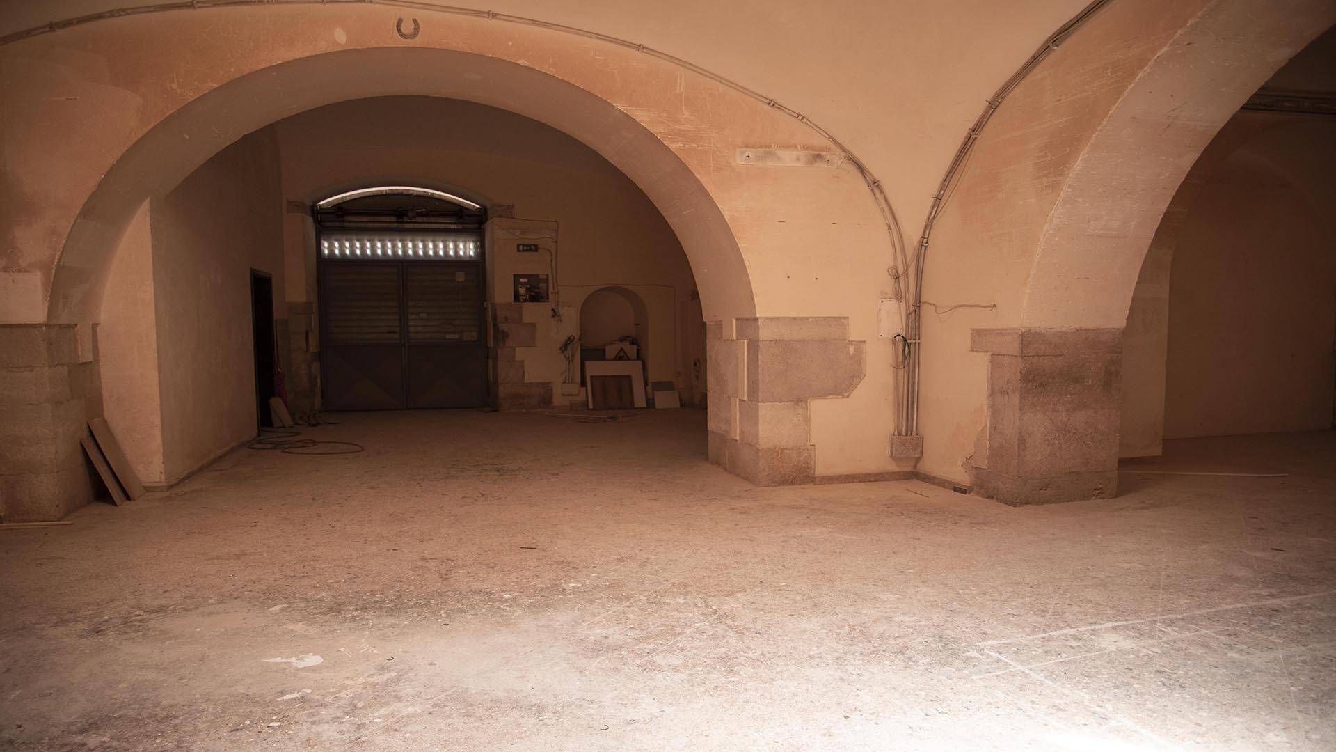 Locale commerciale in affitto a Trani, NORD