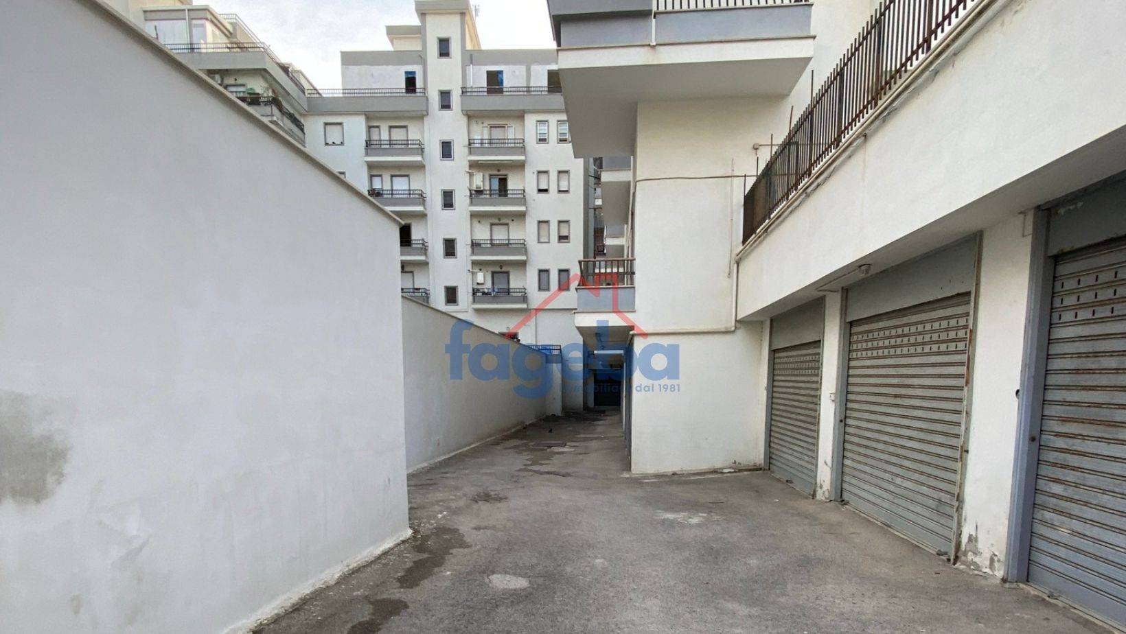 Deposito in vendita a Trani, SUD