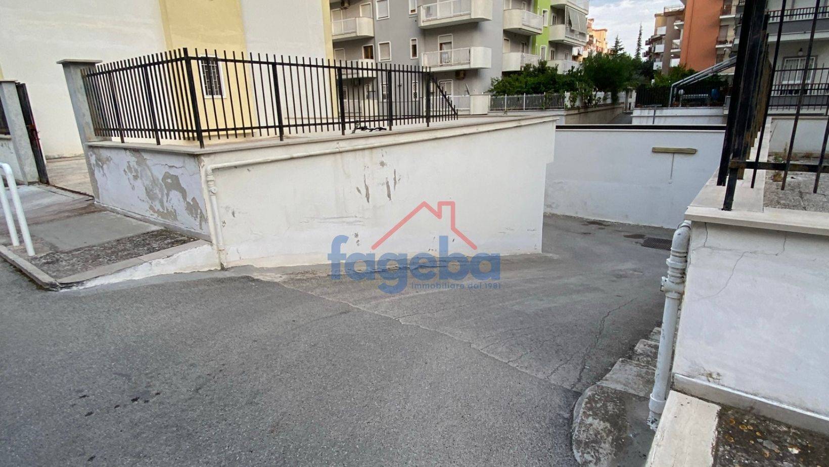 Deposito in vendita a Trani, SUD