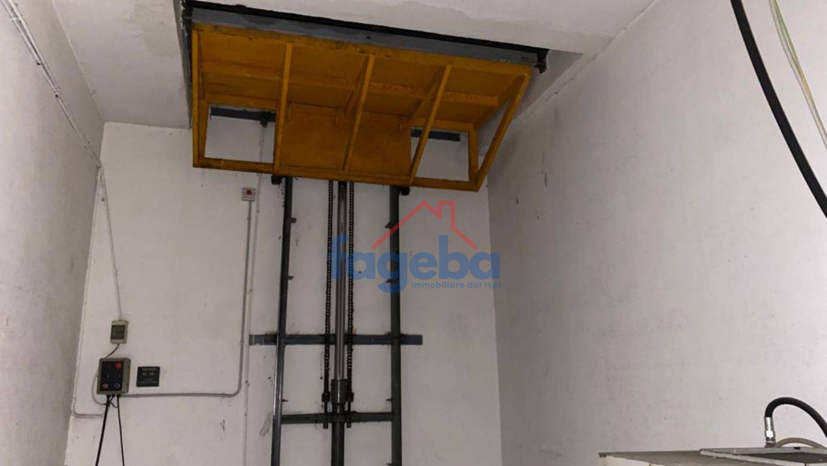 Capannone in affitto a Trani, CENTRO