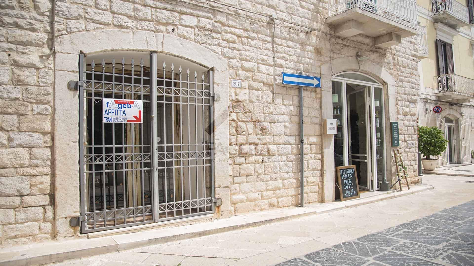 Locale commerciale in affitto a Trani, CENTRO