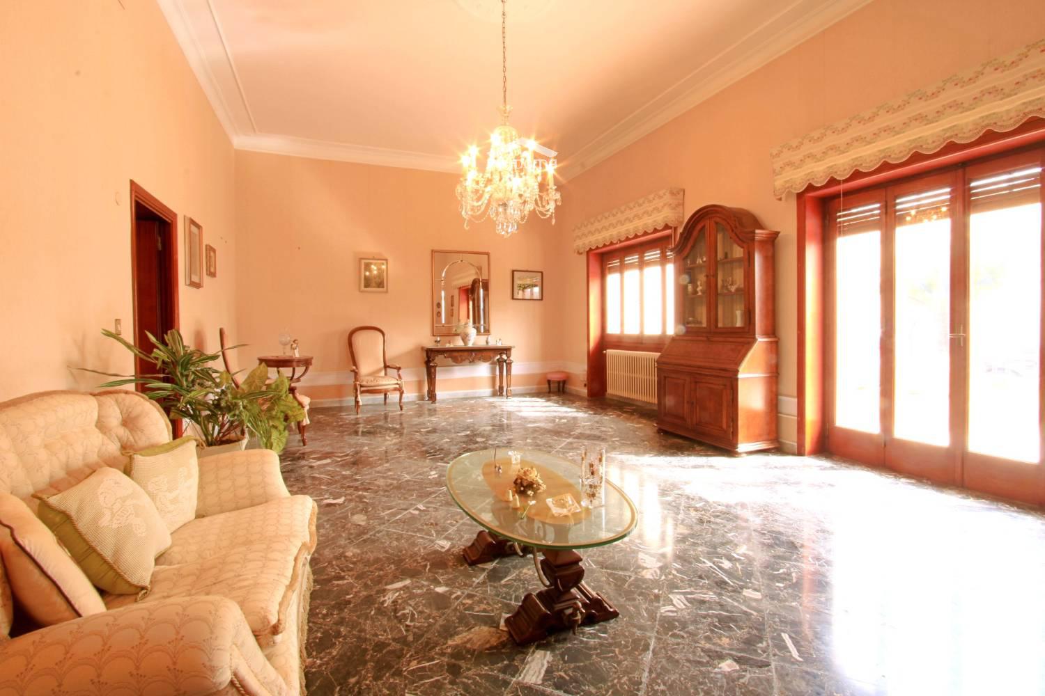 Villa Bifamiliare in vendita a Squinzano