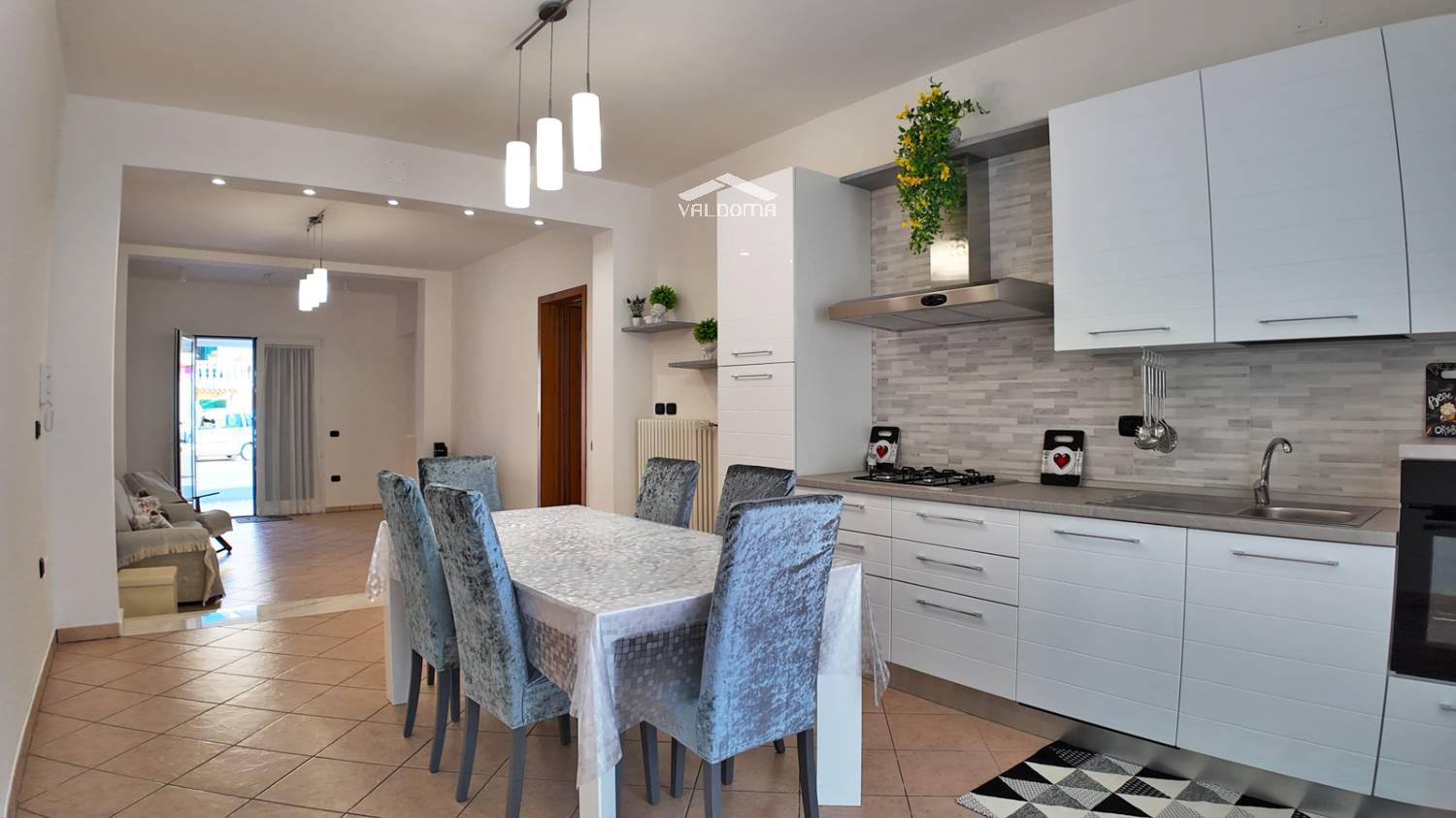 Casa indipendente arredata in affitto a Botrugno
