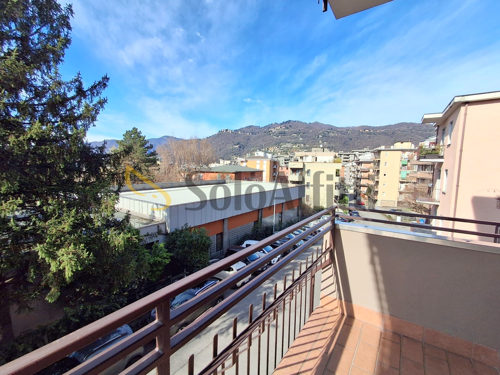 Quadrilocale con box in via montelungo 23, Como