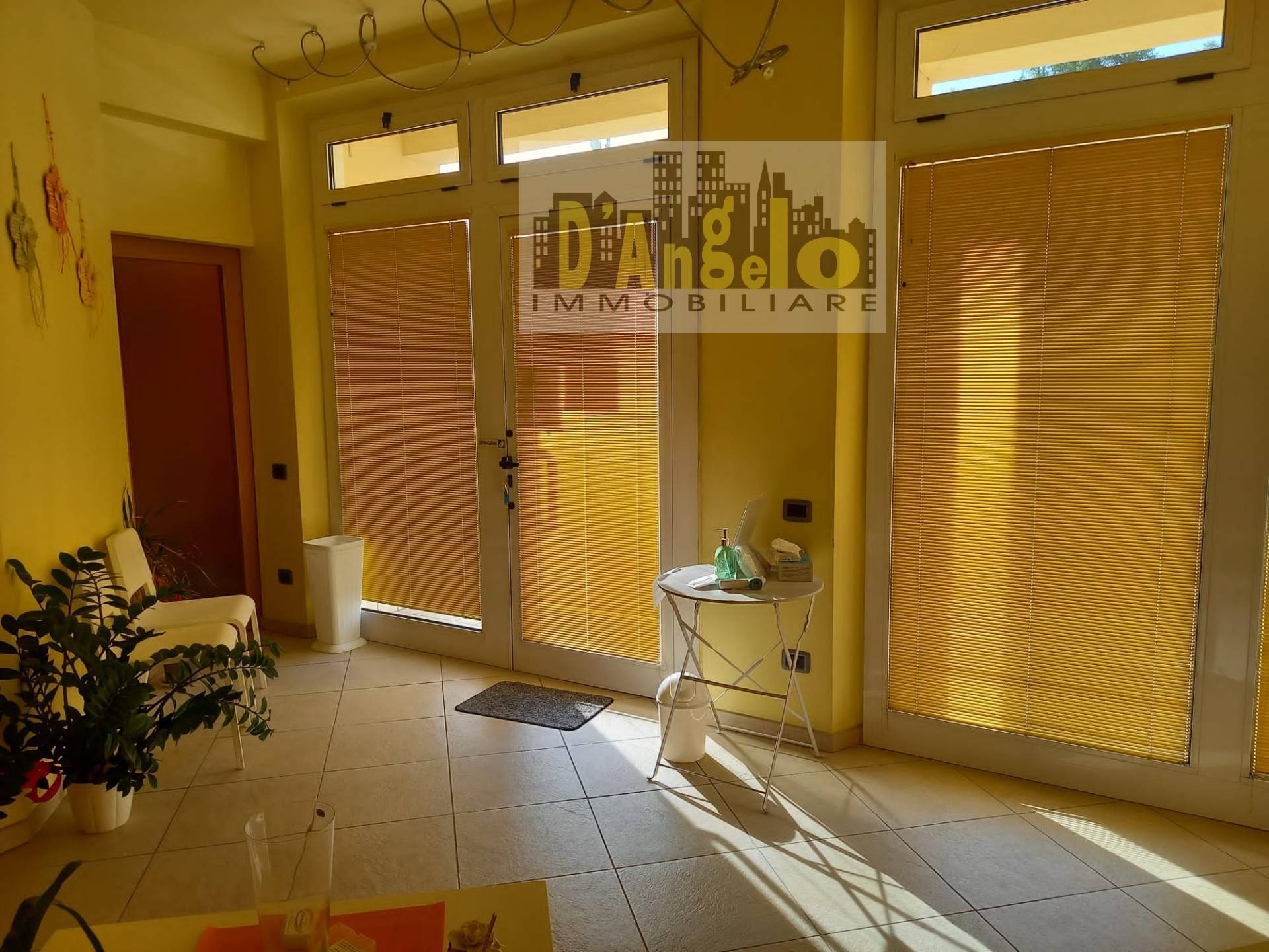 Locale commerciale in affitto a Offida