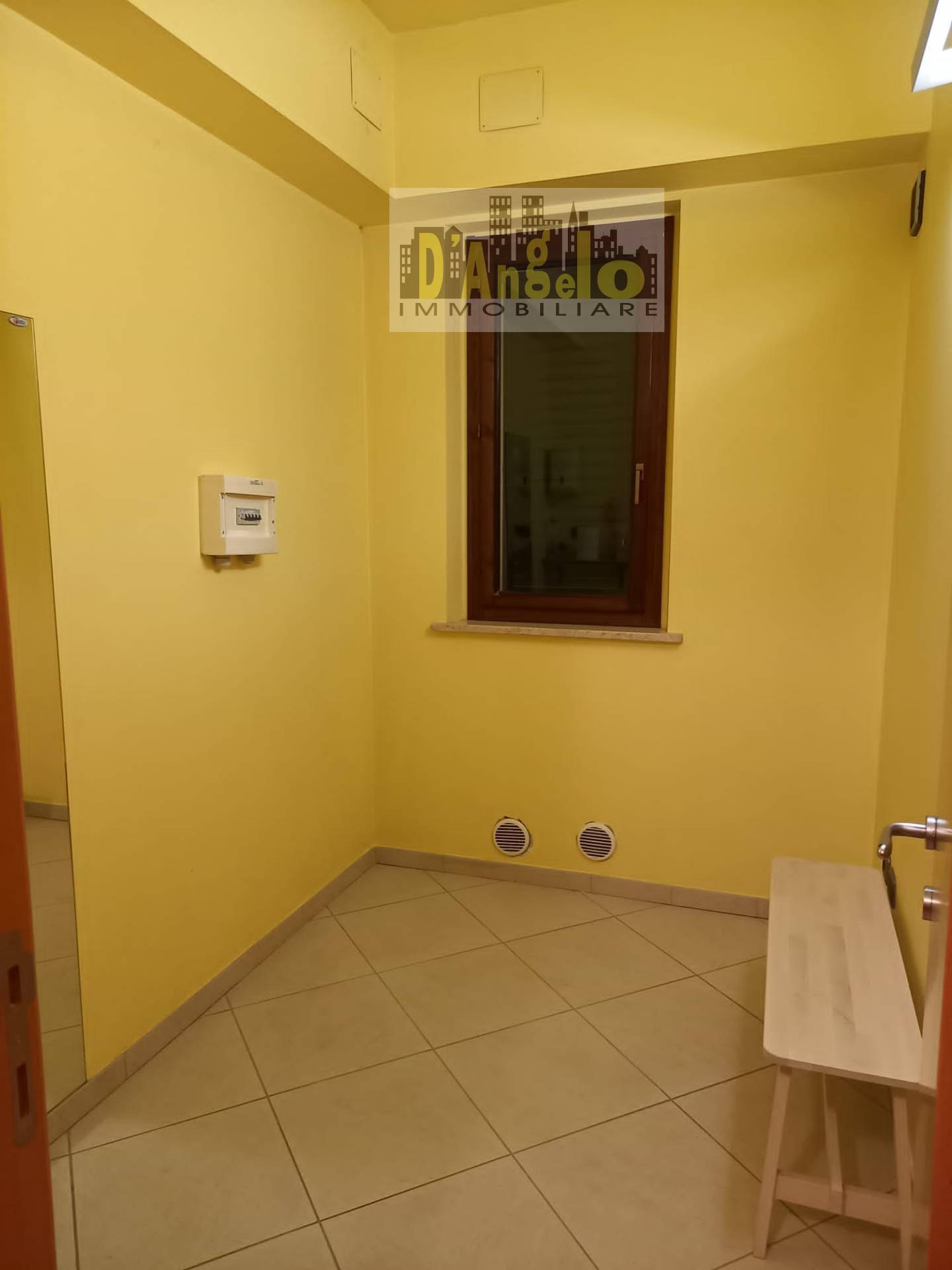 Locale commerciale in affitto a Offida