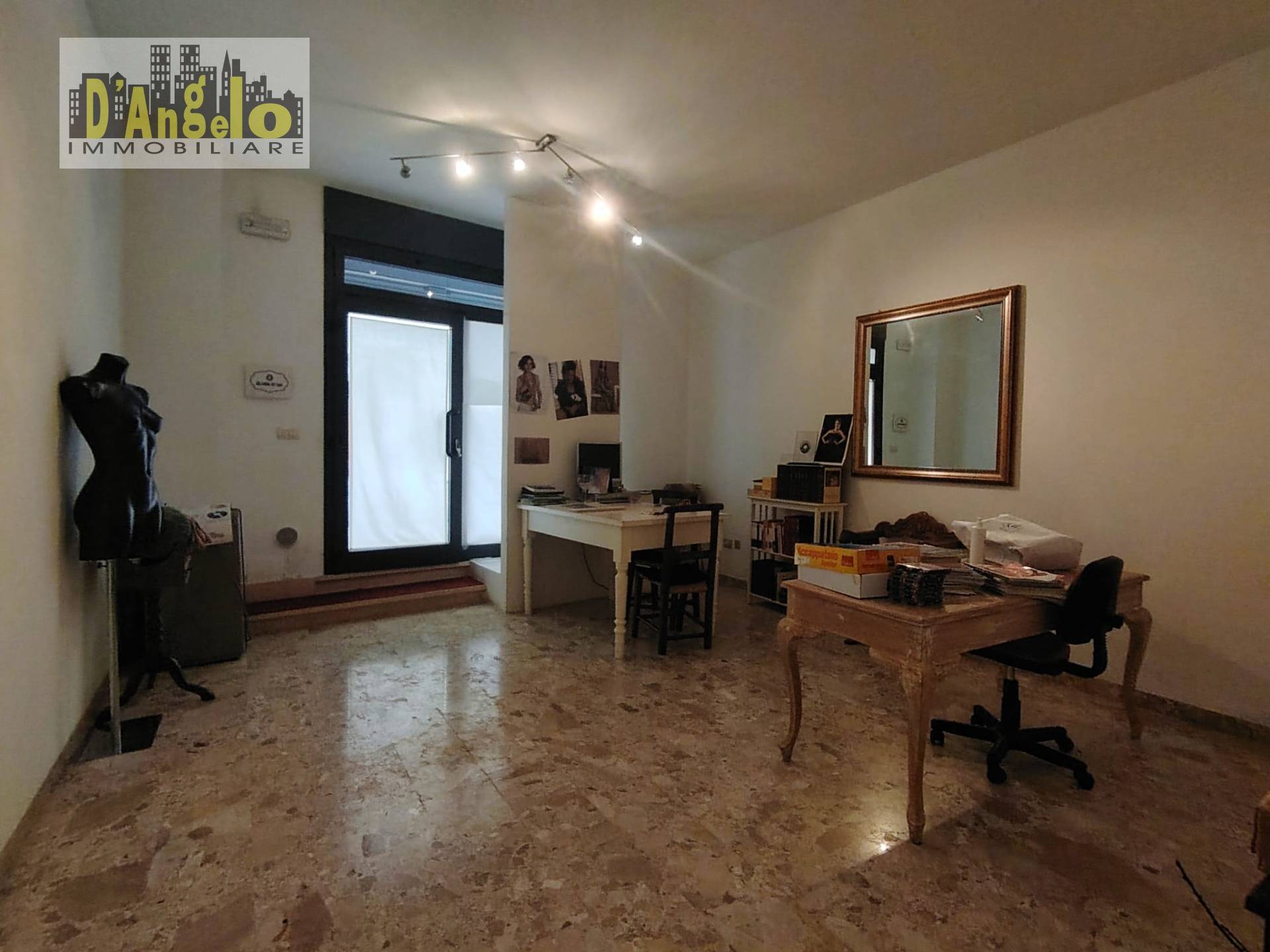Locale commerciale in vendita a Offida