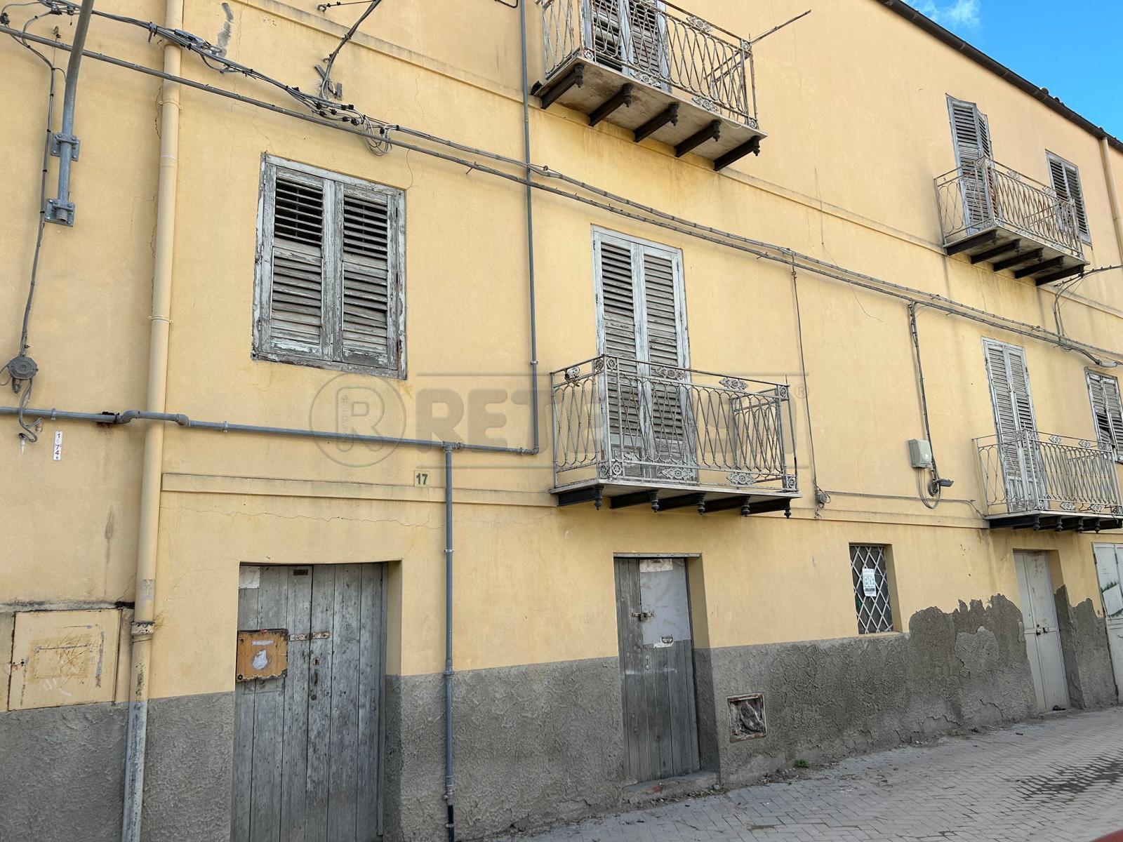 Casa indipendente da ristrutturare in via tortorici 19, Caltanissetta