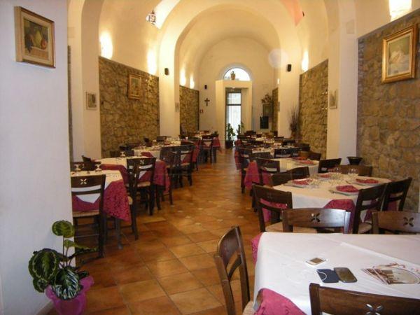 Locale commerciale ristrutturata in via scovazzo 19, Caltanissetta