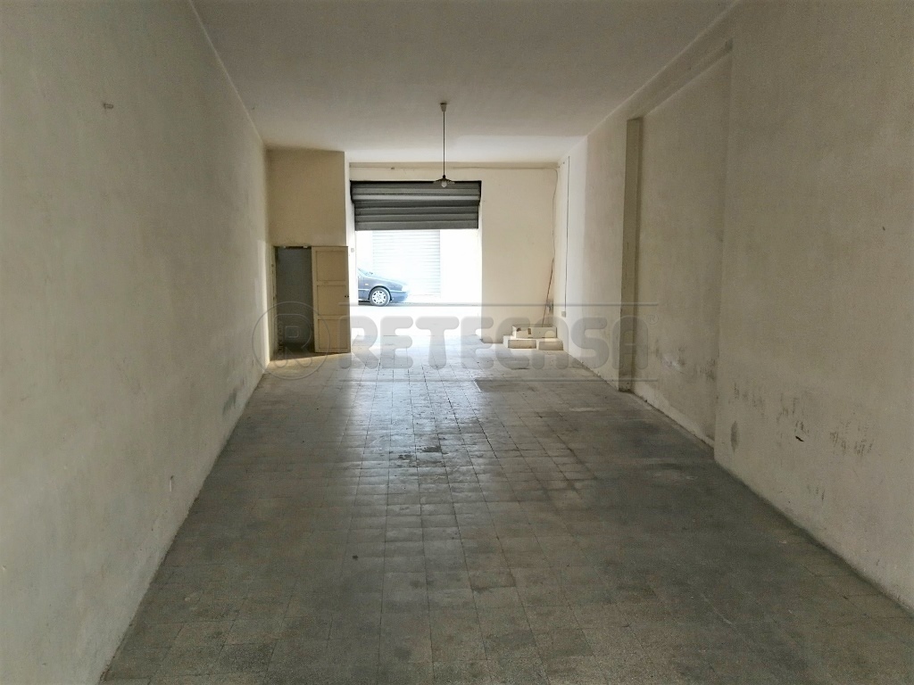 Magazzino in affitto in via niscemi 117, Caltanissetta