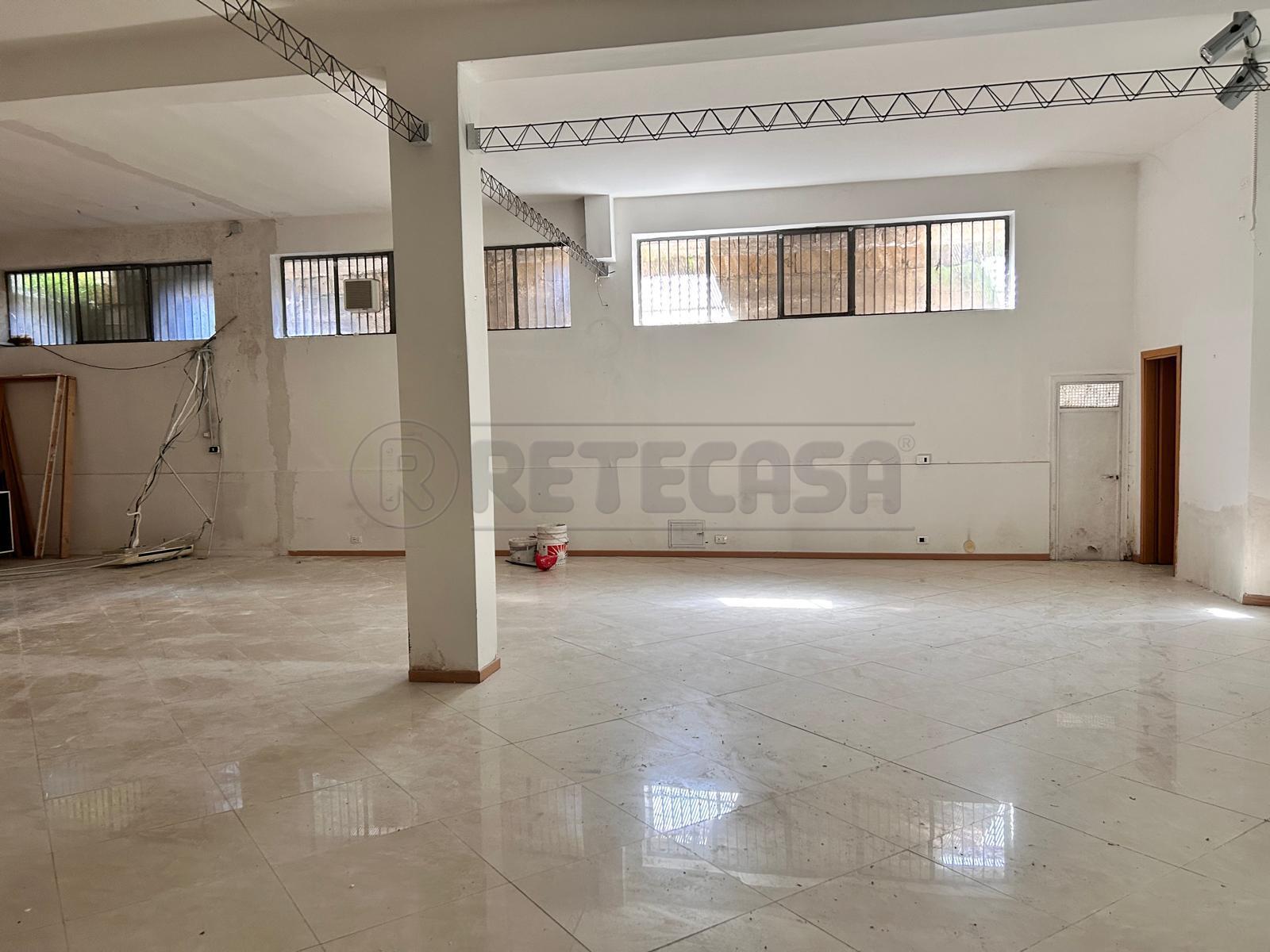 Locale commerciale in vendita in via pier maria rosso di san secondo 107, Caltanissetta